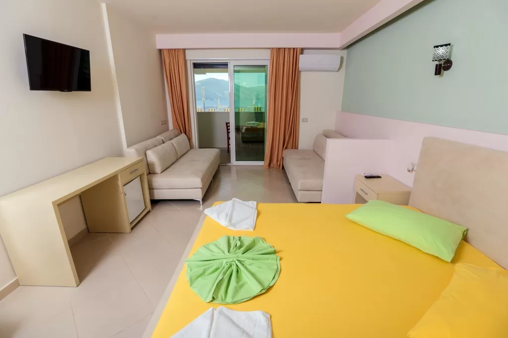 Picasso 11 - STD QDPL Pool View 1.jpg